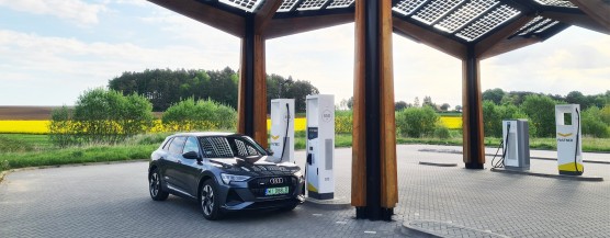 Jak samochód elektryczny sprawdza się na długich trasach? Relacja z podróży Audi e-tron na targi w Monachium
